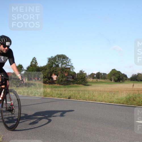 25.08.2024 - Elbe Triathlon Hamburg Fuchs,  Jonas http://msf.ph/oto/6828348 25.08.2024 09:29:55 Radfahren 447, 98, 407, 138, 385, 401, 305, 101 meine-sportfotos.de
