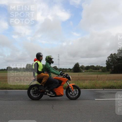 25.08.2024 - Elbe Triathlon Hamburg Fuchs,  Jonas http://msf.ph/oto/6828354 25.08.2024 08:26:11 Radfahren  meine-sportfotos.de