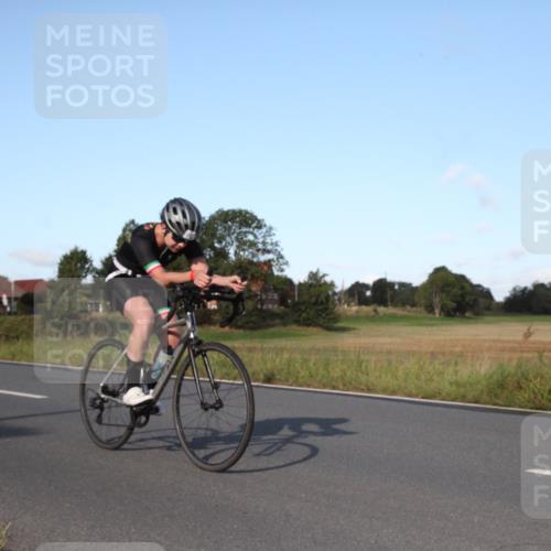 25.08.2024 - Elbe Triathlon Hamburg Fuchs,  Jonas http://msf.ph/oto/6828375 25.08.2024 09:30:15 Radfahren 114, 182, 214, 137 meine-sportfotos.de