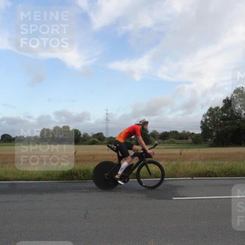 25.08.2024 - Elbe Triathlon Hamburg Fuchs,  Jonas http://msf.ph/oto/6828390 25.08.2024 08:38:19 Radfahren 68 meine-sportfotos.de
