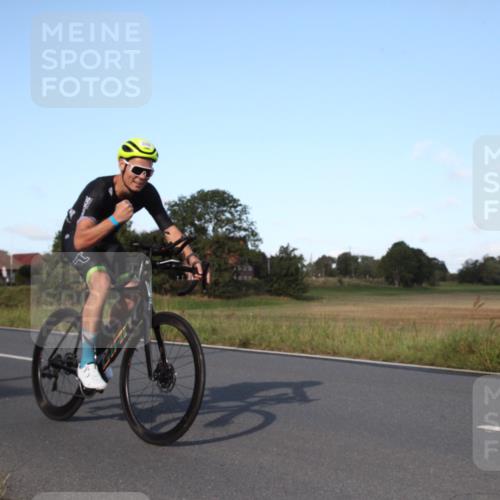 25.08.2024 - Elbe Triathlon Hamburg Fuchs,  Jonas http://msf.ph/oto/6828407 25.08.2024 09:30:33 Radfahren 170, 330, 88, 250 meine-sportfotos.de