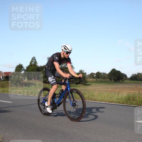 25.08.2024 - Elbe Triathlon Hamburg Fuchs,  Jonas http://msf.ph/oto/6828412 25.08.2024 09:30:36 Radfahren 170, 330, 88, 250, 70, 44, 304 meine-sportfotos.de