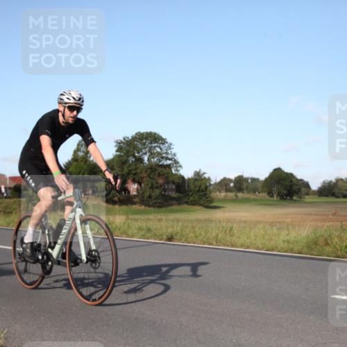 25.08.2024 - Elbe Triathlon Hamburg Fuchs,  Jonas http://msf.ph/oto/6828413 25.08.2024 09:30:40 Radfahren 88, 250, 70, 44, 304, 362 meine-sportfotos.de