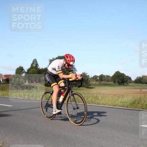 25.08.2024 - Elbe Triathlon Hamburg Fuchs,  Jonas http://msf.ph/oto/6828419 25.08.2024 09:30:41 Radfahren 88, 250, 70, 44, 304, 362 meine-sportfotos.de