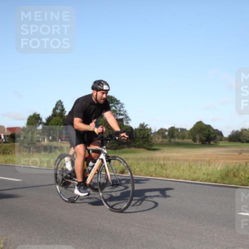 25.08.2024 - Elbe Triathlon Hamburg Fuchs,  Jonas http://msf.ph/oto/6828421 25.08.2024 09:30:43 Radfahren 250, 70, 44, 304, 362 meine-sportfotos.de