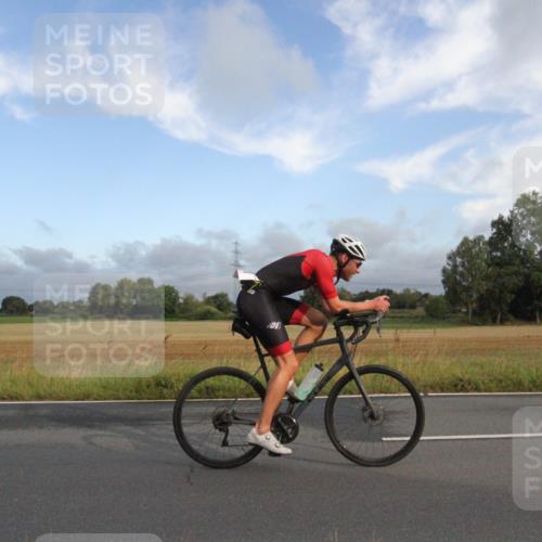 25.08.2024 - Elbe Triathlon Hamburg Fuchs,  Jonas http://msf.ph/oto/6828430 25.08.2024 08:40:50 Radfahren 92, 81, 89 meine-sportfotos.de