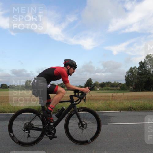 25.08.2024 - Elbe Triathlon Hamburg Fuchs,  Jonas http://msf.ph/oto/6828457 25.08.2024 08:41:09 Radfahren 50, 39, 34, 75 meine-sportfotos.de