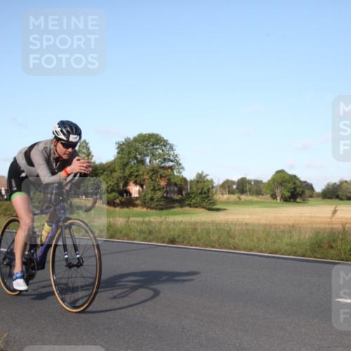 25.08.2024 - Elbe Triathlon Hamburg Fuchs,  Jonas http://msf.ph/oto/6828463 25.08.2024 09:31:07 Radfahren 400, 254, 271, 67, 113, 136, 187, 257, 302 meine-sportfotos.de
