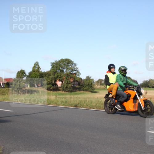 25.08.2024 - Elbe Triathlon Hamburg Fuchs,  Jonas http://msf.ph/oto/6828484 25.08.2024 09:31:12 Radfahren 67, 113, 136, 187, 257, 302, 307, 312, 482, 243 meine-sportfotos.de