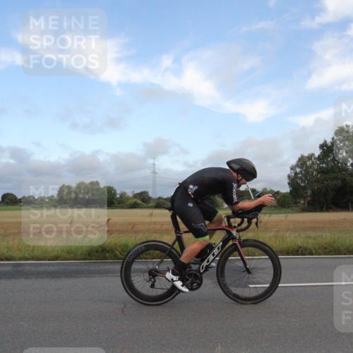 25.08.2024 - Elbe Triathlon Hamburg Fuchs,  Jonas http://msf.ph/oto/6828504 25.08.2024 08:43:11 Radfahren 35, 94, 64, 86 meine-sportfotos.de