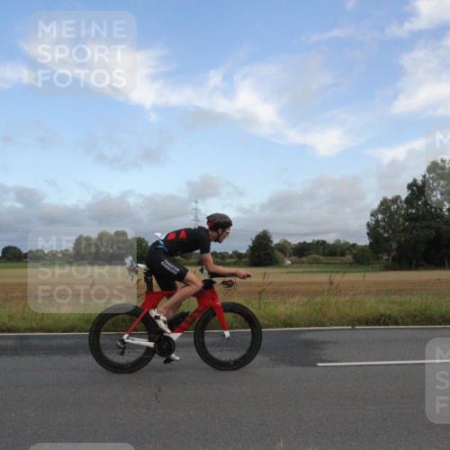 25.08.2024 - Elbe Triathlon Hamburg Fuchs,  Jonas http://msf.ph/oto/6828510 25.08.2024 08:43:13 Radfahren 35, 94, 64, 86, 33 meine-sportfotos.de