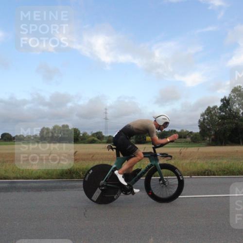 25.08.2024 - Elbe Triathlon Hamburg Fuchs,  Jonas http://msf.ph/oto/6828541 25.08.2024 08:44:14 Radfahren 97 meine-sportfotos.de
