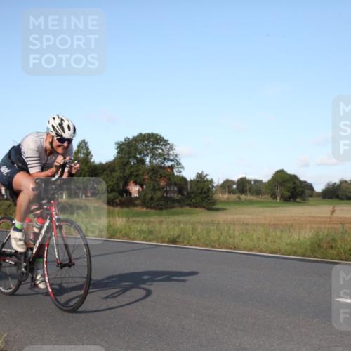 25.08.2024 - Elbe Triathlon Hamburg Fuchs,  Jonas http://msf.ph/oto/6828567 25.08.2024 09:31:51 Radfahren 397, 219, 350, 124, 147, 133, 469, 175, 321, 356, 139 meine-sportfotos.de