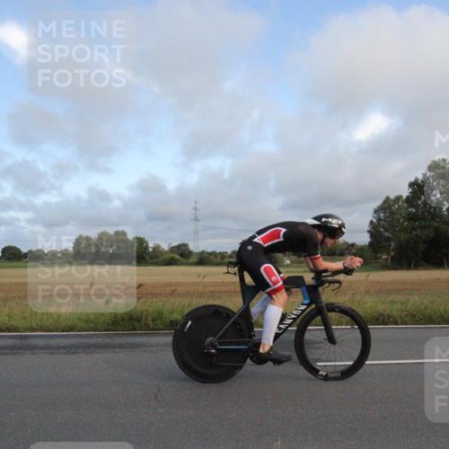 25.08.2024 - Elbe Triathlon Hamburg Fuchs,  Jonas http://msf.ph/oto/6828619 25.08.2024 08:48:45 Radfahren 65 meine-sportfotos.de