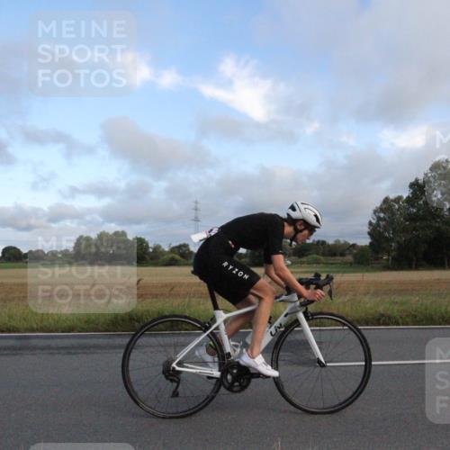 25.08.2024 - Elbe Triathlon Hamburg Fuchs,  Jonas http://msf.ph/oto/6828639 25.08.2024 08:50:16 Radfahren 109 meine-sportfotos.de