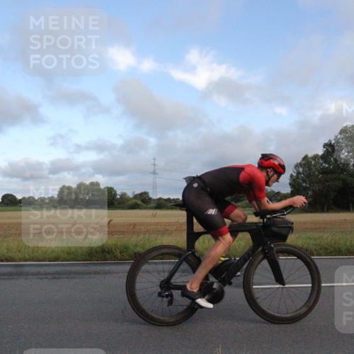 25.08.2024 - Elbe Triathlon Hamburg Fuchs,  Jonas http://msf.ph/oto/6828642 25.08.2024 08:50:35 Radfahren 82 meine-sportfotos.de