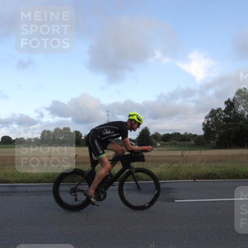 25.08.2024 - Elbe Triathlon Hamburg Fuchs,  Jonas http://msf.ph/oto/6828682 25.08.2024 08:52:55 Radfahren 190, 80, 174 meine-sportfotos.de