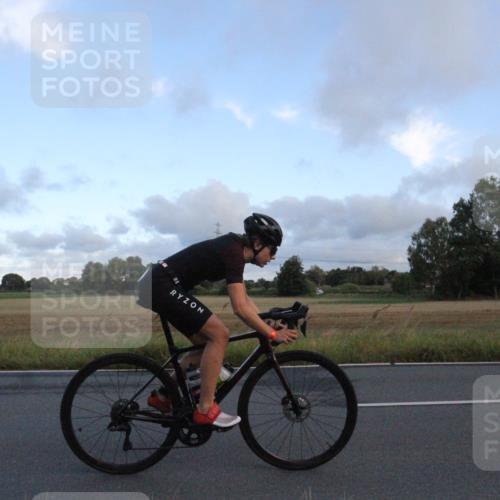 25.08.2024 - Elbe Triathlon Hamburg Fuchs,  Jonas http://msf.ph/oto/6828719 25.08.2024 08:53:29 Radfahren 121, 120 meine-sportfotos.de