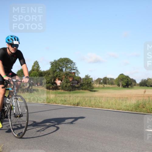 25.08.2024 - Elbe Triathlon Hamburg Fuchs,  Jonas http://msf.ph/oto/6828752 25.08.2024 09:33:53 Radfahren 352, 1851, 234, 53, 256 meine-sportfotos.de