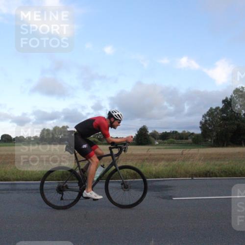 25.08.2024 - Elbe Triathlon Hamburg Fuchs,  Jonas http://msf.ph/oto/6828782 25.08.2024 08:54:29 Radfahren 92, 182, 81, 89 meine-sportfotos.de