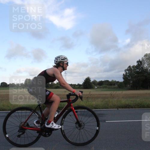 25.08.2024 - Elbe Triathlon Hamburg Fuchs,  Jonas http://msf.ph/oto/6828857 25.08.2024 08:55:53 Radfahren 105, 124 meine-sportfotos.de