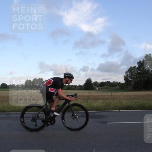 25.08.2024 - Elbe Triathlon Hamburg Fuchs,  Jonas http://msf.ph/oto/6828930 25.08.2024 08:57:22 Radfahren 74, 52, 61, 194, 138 meine-sportfotos.de