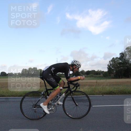 25.08.2024 - Elbe Triathlon Hamburg Fuchs,  Jonas http://msf.ph/oto/6829001 25.08.2024 08:58:45 Radfahren 54, 41, 33 meine-sportfotos.de