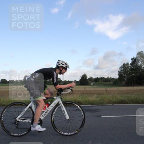 25.08.2024 - Elbe Triathlon Hamburg Fuchs,  Jonas http://msf.ph/oto/6829024 25.08.2024 08:59:26 Radfahren 47, 144, 170 meine-sportfotos.de