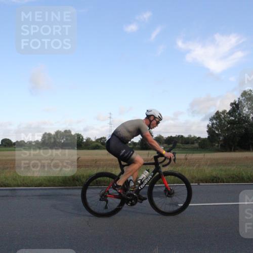 25.08.2024 - Elbe Triathlon Hamburg Fuchs,  Jonas http://msf.ph/oto/6829053 25.08.2024 09:00:19 Radfahren 127, 98, 108 meine-sportfotos.de