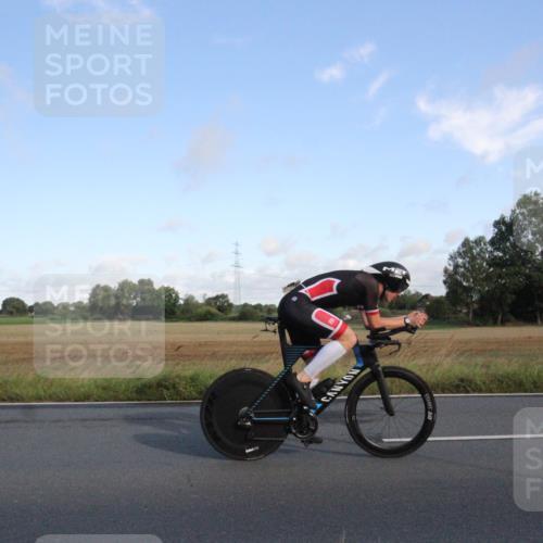 25.08.2024 - Elbe Triathlon Hamburg Fuchs,  Jonas http://msf.ph/oto/6829080 25.08.2024 09:00:59 Radfahren 65, 44 meine-sportfotos.de