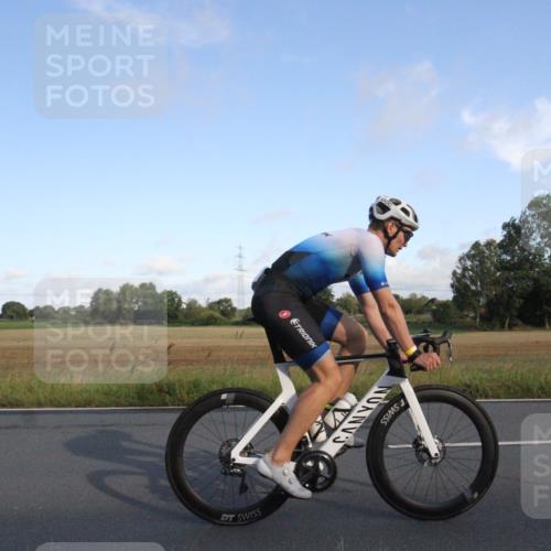 25.08.2024 - Elbe Triathlon Hamburg Fuchs,  Jonas http://msf.ph/oto/6829108 25.08.2024 09:01:44 Radfahren 67, 66, 59 meine-sportfotos.de