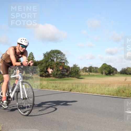 25.08.2024 - Elbe Triathlon Hamburg Fuchs,  Jonas http://msf.ph/oto/6829177 25.08.2024 09:39:46 Radfahren 338, 93, 122, 237, 414 meine-sportfotos.de