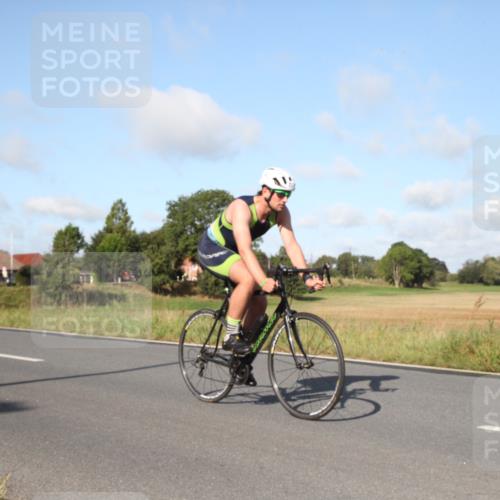 25.08.2024 - Elbe Triathlon Hamburg Fuchs,  Jonas http://msf.ph/oto/6829185 25.08.2024 09:39:49 Radfahren 338, 93, 122, 237, 414, 117, 283 meine-sportfotos.de