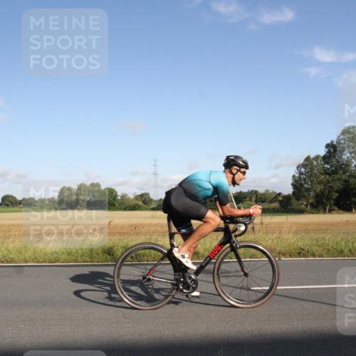 25.08.2024 - Elbe Triathlon Hamburg Fuchs,  Jonas http://msf.ph/oto/6829322 25.08.2024 09:08:01 Radfahren 294, 92, 169, 180, 311, 34 meine-sportfotos.de