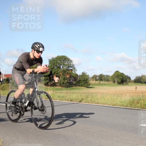 25.08.2024 - Elbe Triathlon Hamburg Fuchs,  Jonas http://msf.ph/oto/6829345 25.08.2024 09:41:37 Radfahren 370, 222, 202, 387, 121, 158 meine-sportfotos.de