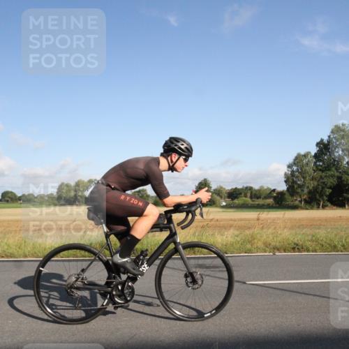 25.08.2024 - Elbe Triathlon Hamburg Fuchs,  Jonas http://msf.ph/oto/6829500 25.08.2024 09:10:02 Radfahren 45, 76, 202, 95, 166 meine-sportfotos.de