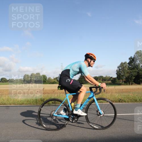 25.08.2024 - Elbe Triathlon Hamburg Fuchs,  Jonas http://msf.ph/oto/6829559 25.08.2024 09:10:57 Radfahren 77, 238, 97, 284, 210 meine-sportfotos.de
