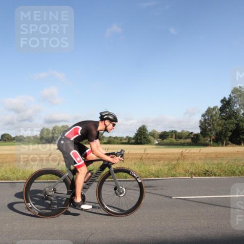 25.08.2024 - Elbe Triathlon Hamburg Fuchs,  Jonas http://msf.ph/oto/6829600 25.08.2024 09:11:35 Radfahren 282, 61, 293, 193, 87, 52 meine-sportfotos.de