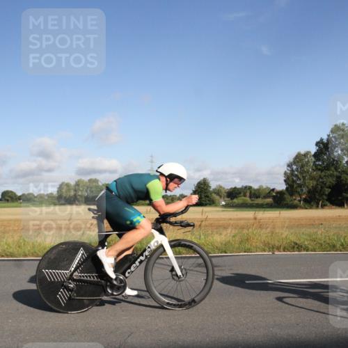25.08.2024 - Elbe Triathlon Hamburg Fuchs,  Jonas http://msf.ph/oto/6829649 25.08.2024 09:12:03 Radfahren 194, 43, 135 meine-sportfotos.de
