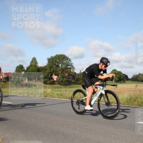 25.08.2024 - Elbe Triathlon Hamburg Fuchs,  Jonas http://msf.ph/oto/6829653 25.08.2024 09:45:14 Radfahren 438, 152, 469, 550, 274, 551, 254, 385, 407, 345 meine-sportfotos.de