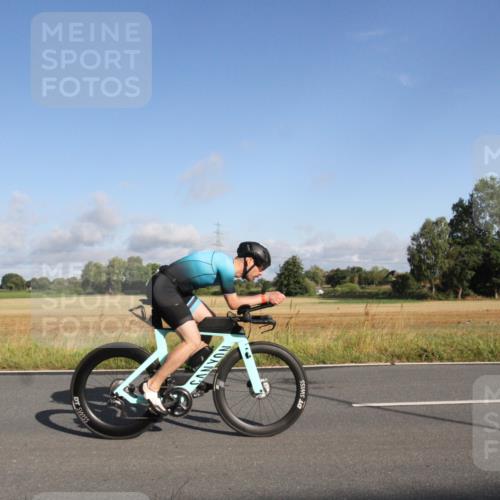 25.08.2024 - Elbe Triathlon Hamburg Fuchs,  Jonas http://msf.ph/oto/6829679 25.08.2024 09:12:30 Radfahren 215, 150, 165, 233, 54 meine-sportfotos.de
