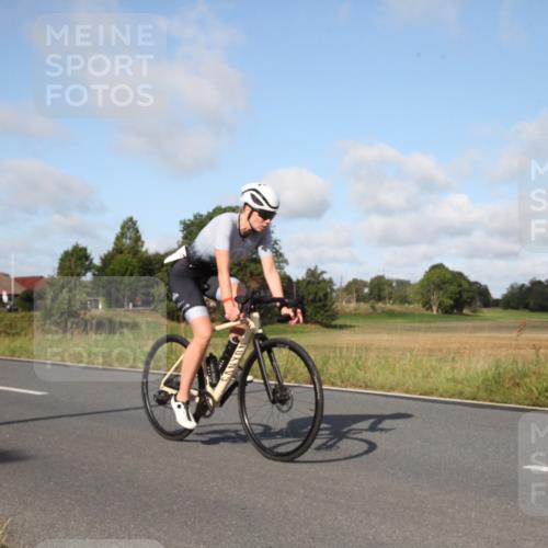 25.08.2024 - Elbe Triathlon Hamburg Fuchs,  Jonas http://msf.ph/oto/6829697 25.08.2024 09:45:30 Radfahren 355, 401, 131, 138, 374, 277 meine-sportfotos.de