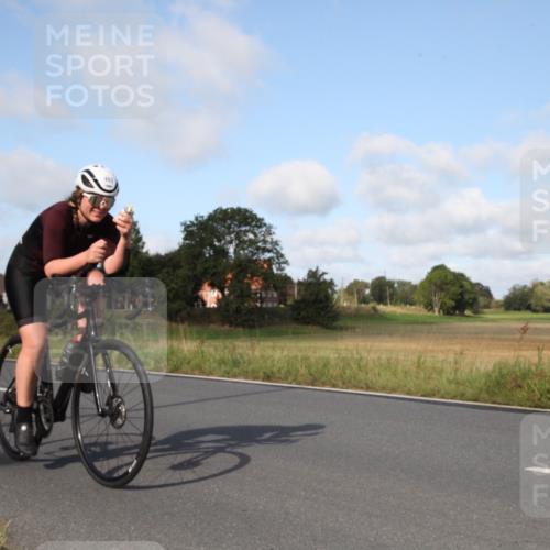 25.08.2024 - Elbe Triathlon Hamburg Fuchs,  Jonas http://msf.ph/oto/6829725 25.08.2024 09:45:48 Radfahren 391, 483, 547, 214, 137, 514, 476 meine-sportfotos.de