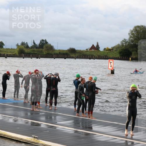 25.08.2024 - Elbe Triathlon Hamburg H.Heesch http://msf.ph/oto/6829788 25.08.2024 07:54:24 Schwimmen  meine-sportfotos.de