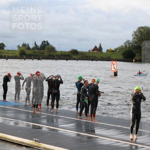 25.08.2024 - Elbe Triathlon Hamburg H.Heesch http://msf.ph/oto/6829792 25.08.2024 07:54:24 Schwimmen  meine-sportfotos.de