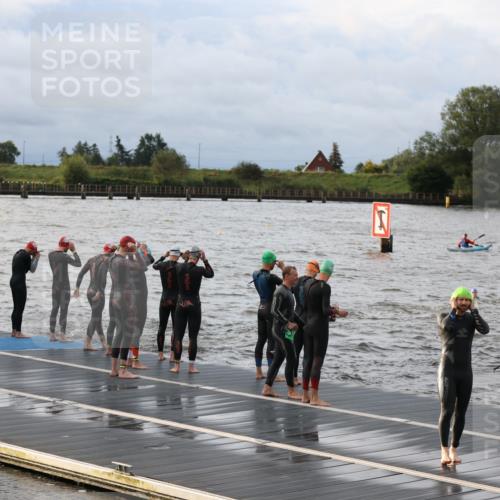 25.08.2024 - Elbe Triathlon Hamburg H.Heesch http://msf.ph/oto/6829796 25.08.2024 07:54:24 Schwimmen  meine-sportfotos.de