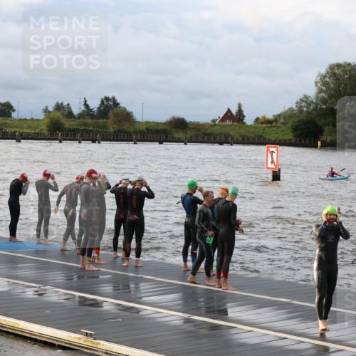 25.08.2024 - Elbe Triathlon Hamburg H.Heesch http://msf.ph/oto/6829801 25.08.2024 07:54:24 Schwimmen  meine-sportfotos.de