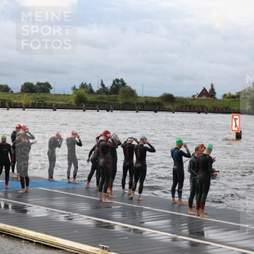 25.08.2024 - Elbe Triathlon Hamburg H.Heesch http://msf.ph/oto/6829803 25.08.2024 07:54:25 Schwimmen  meine-sportfotos.de