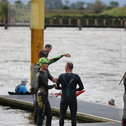 25.08.2024 - Elbe Triathlon Hamburg H.Heesch http://msf.ph/oto/6829815 25.08.2024 07:54:35 Schwimmen  meine-sportfotos.de