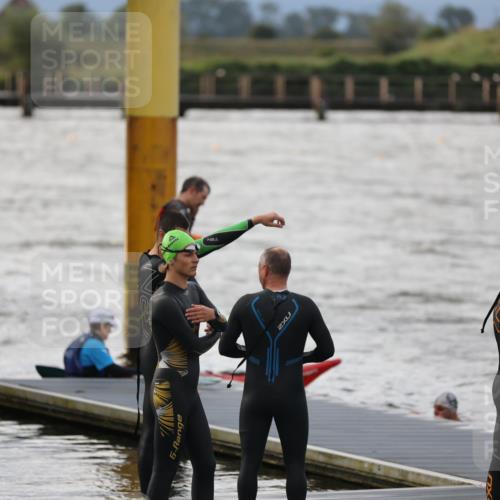 25.08.2024 - Elbe Triathlon Hamburg H.Heesch http://msf.ph/oto/6829820 25.08.2024 07:54:35 Schwimmen  meine-sportfotos.de